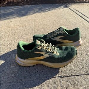 Women’s Brooks Launch (size 8.5)